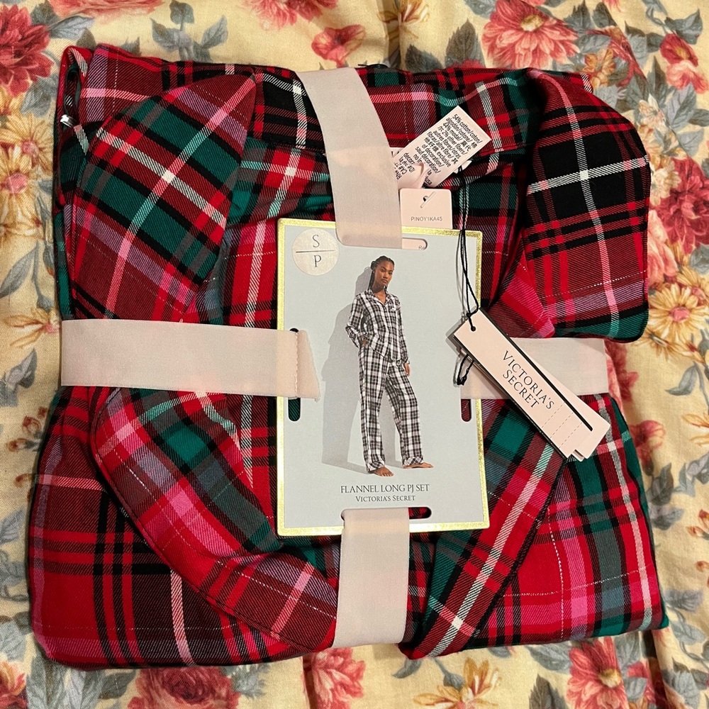 NWT Victoria’s Secret Flannel Long Pajama Set 💋🎀